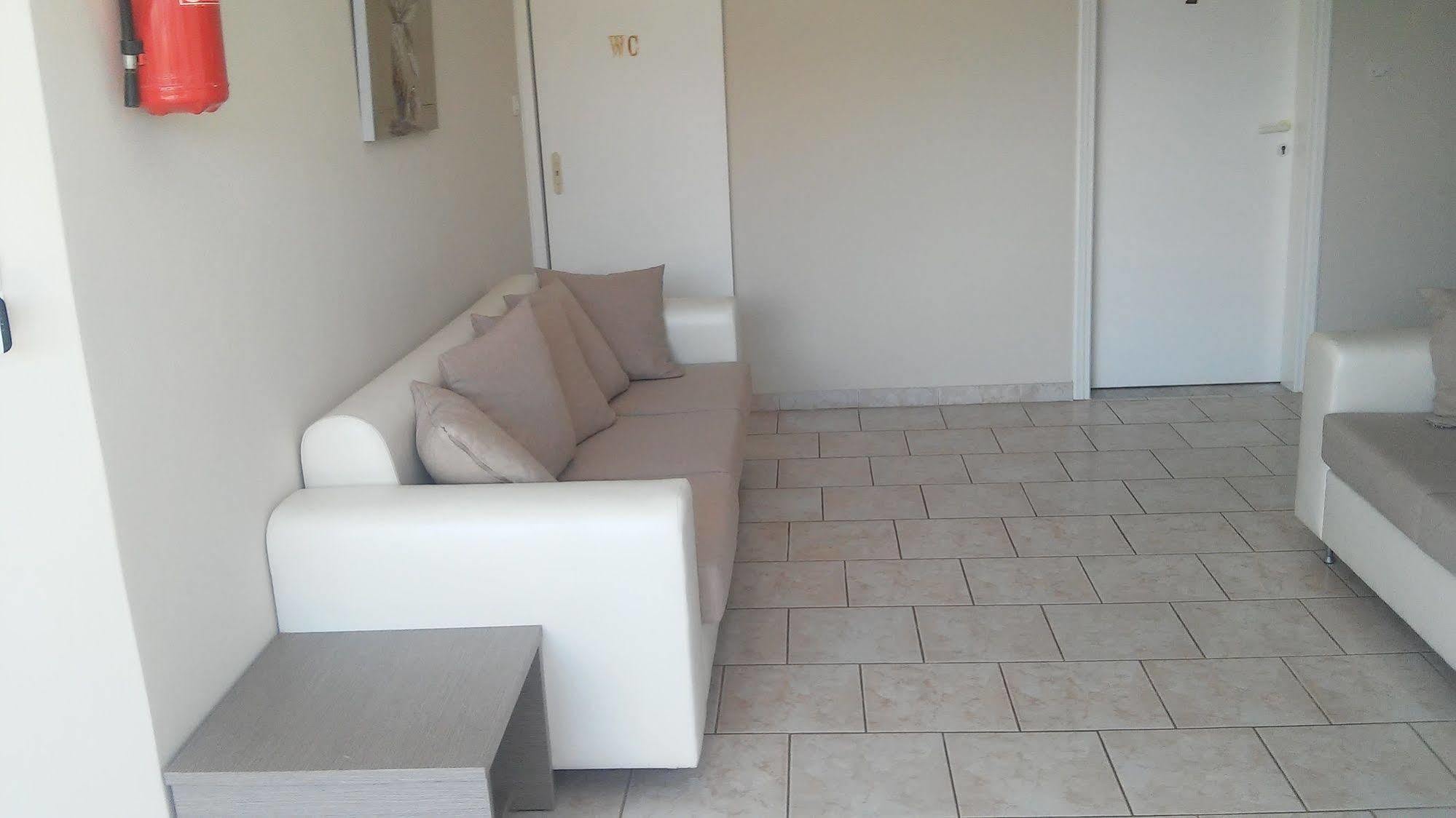 Dimitra Apartments Goúves Eksteriør bilde