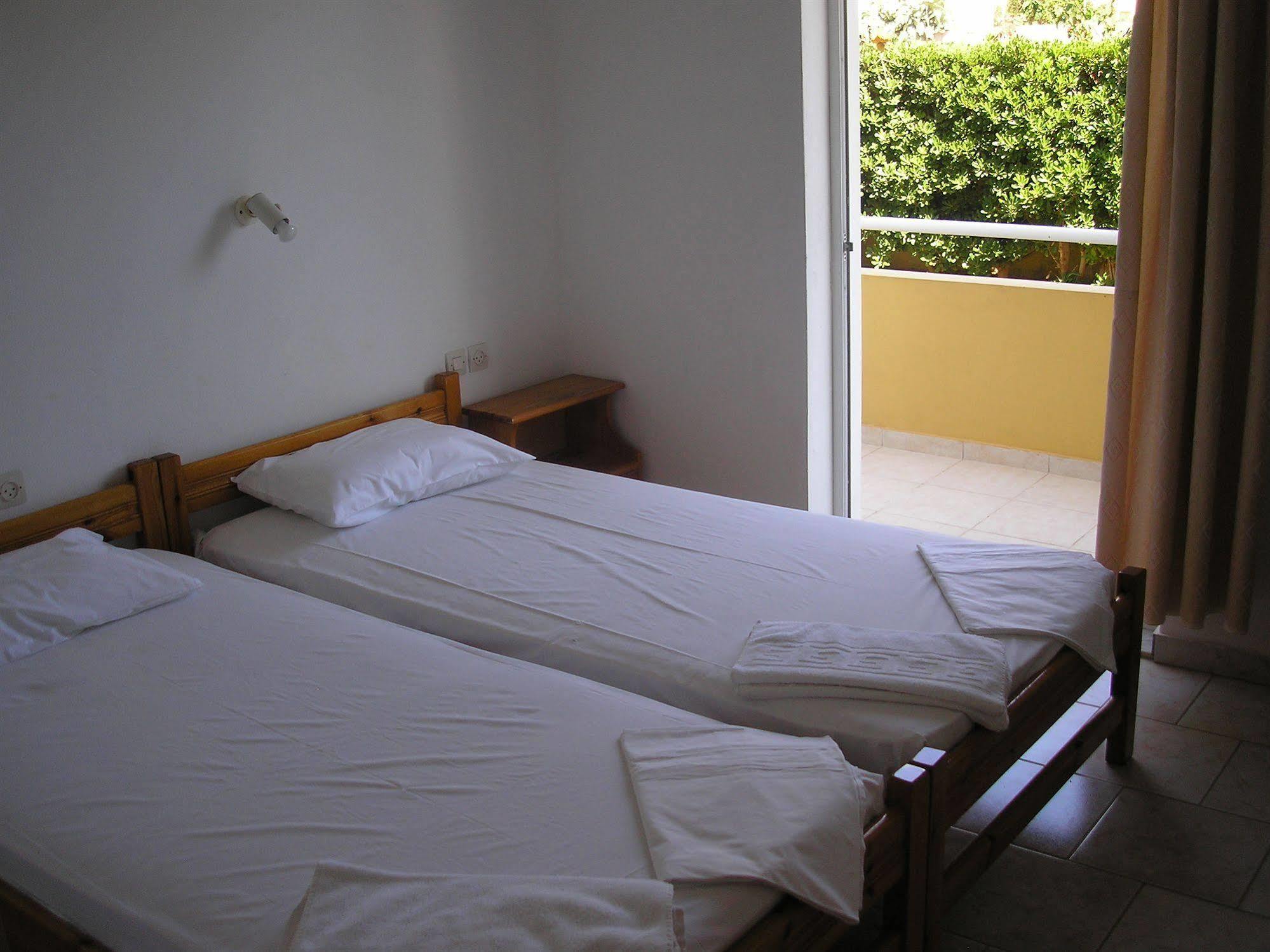 Dimitra Apartments Goúves Eksteriør bilde