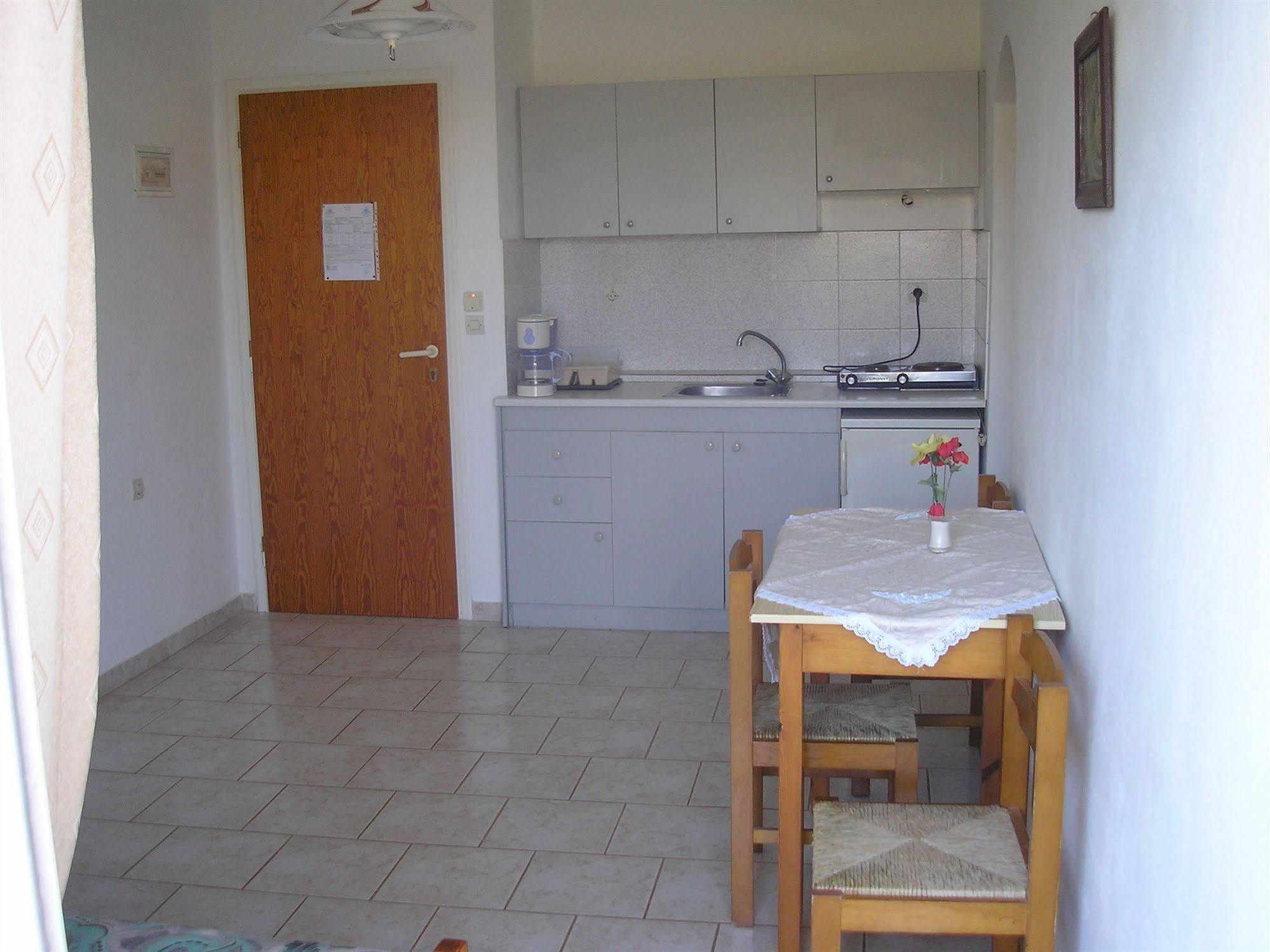 Dimitra Apartments Goúves Eksteriør bilde